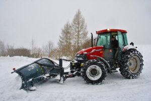 tractor de nieve rojo