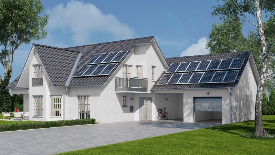 paneles solares en el techo de la casa